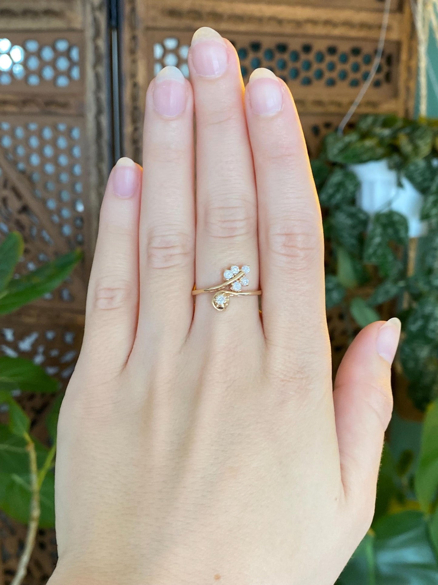 Vintage Solid 14k Yellow Gold Diamond Design Ring - Size 5.25