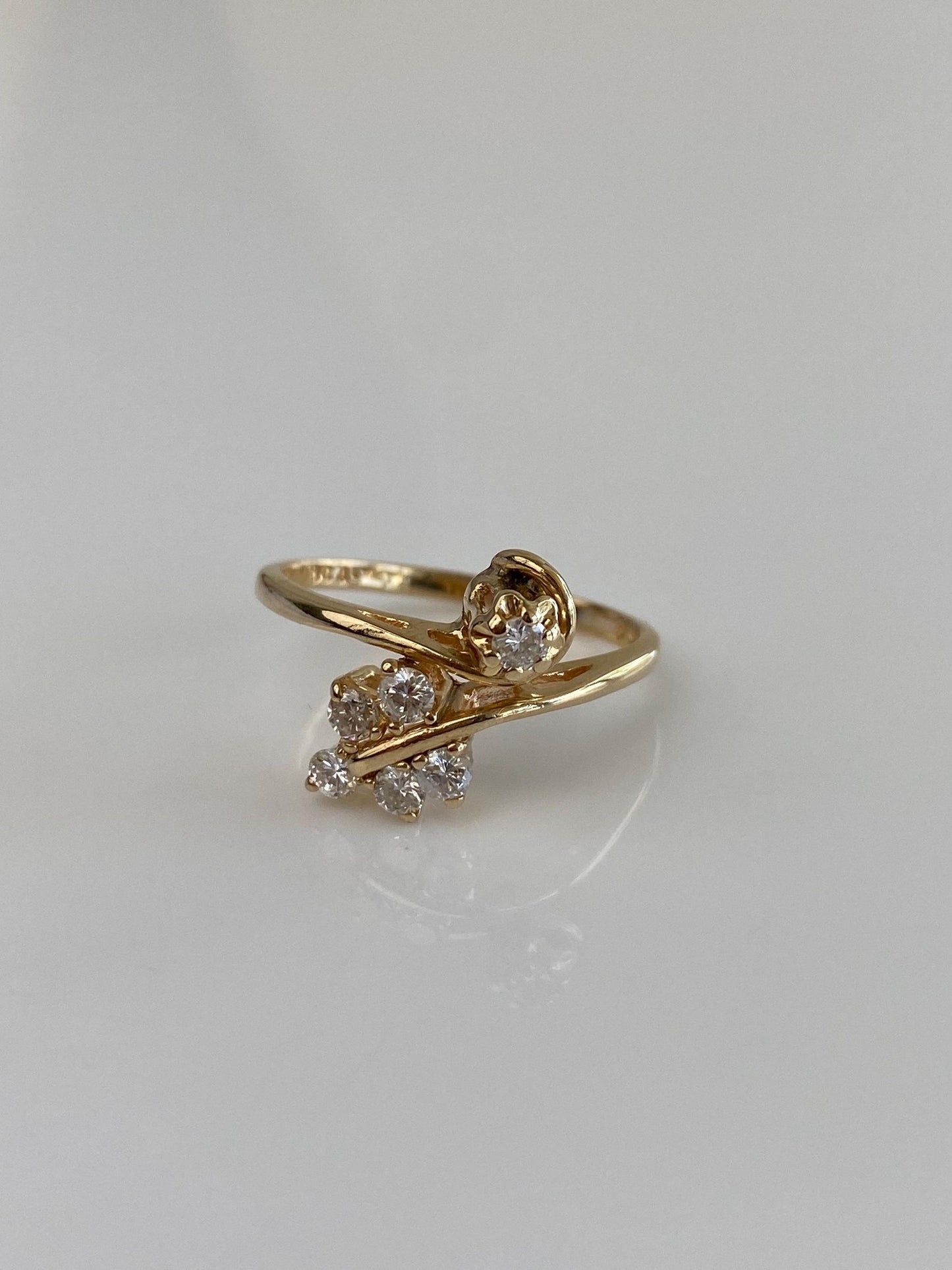 Vintage Solid 14k Yellow Gold Diamond Design Ring - Size 5.25