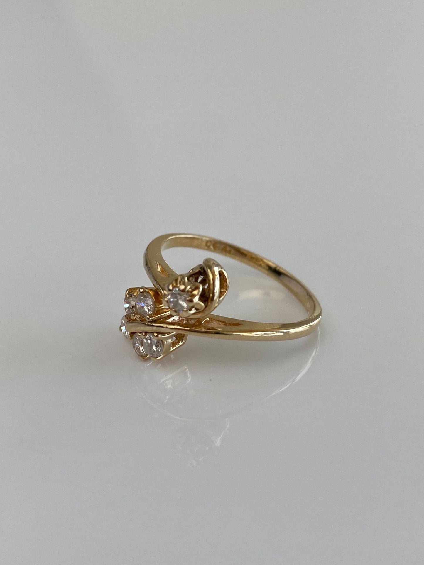 Vintage Solid 14k Yellow Gold Diamond Design Ring - Size 5.25