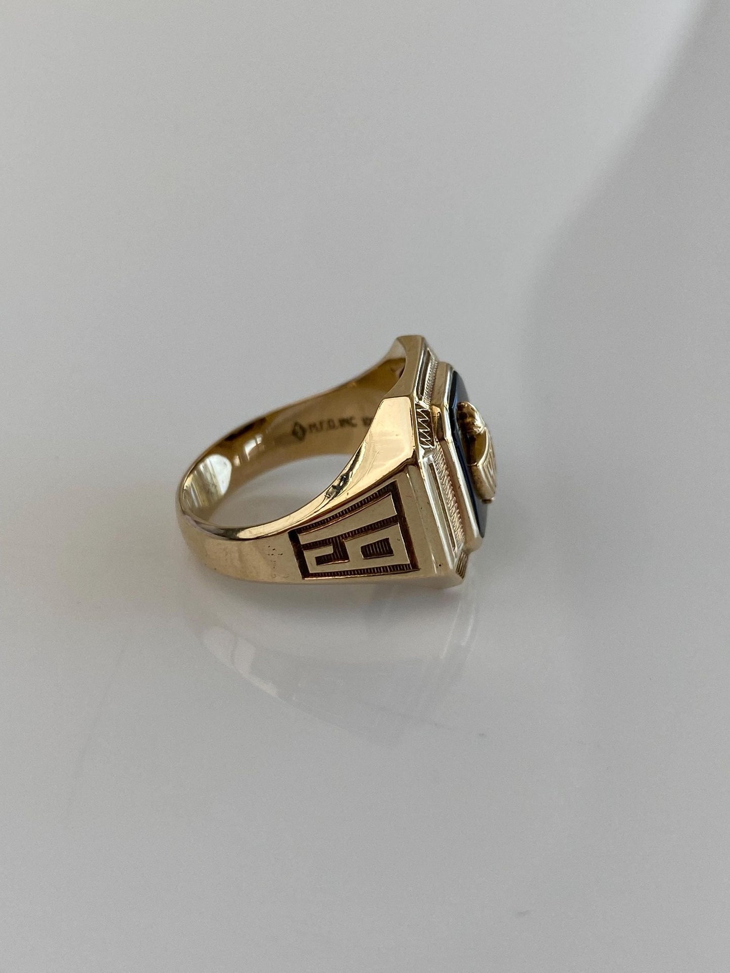 Vintage Solid 10k Yellow Gold Black Onyx WHS 1954 Class Ring - Size 5.25