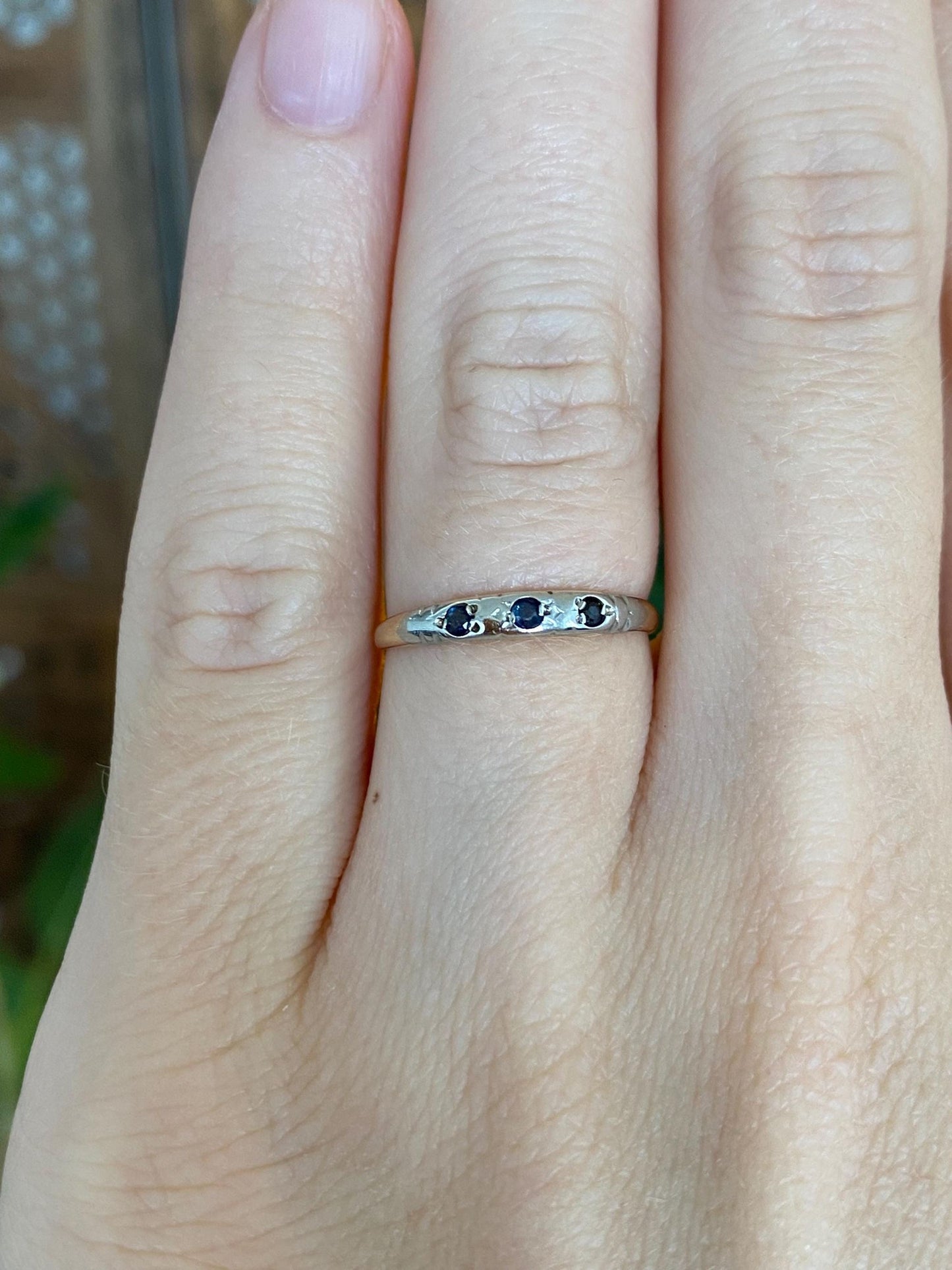 Vintage Solid 14k White & Yellow Gold Blue Spinel Ring Band - Size 5.25