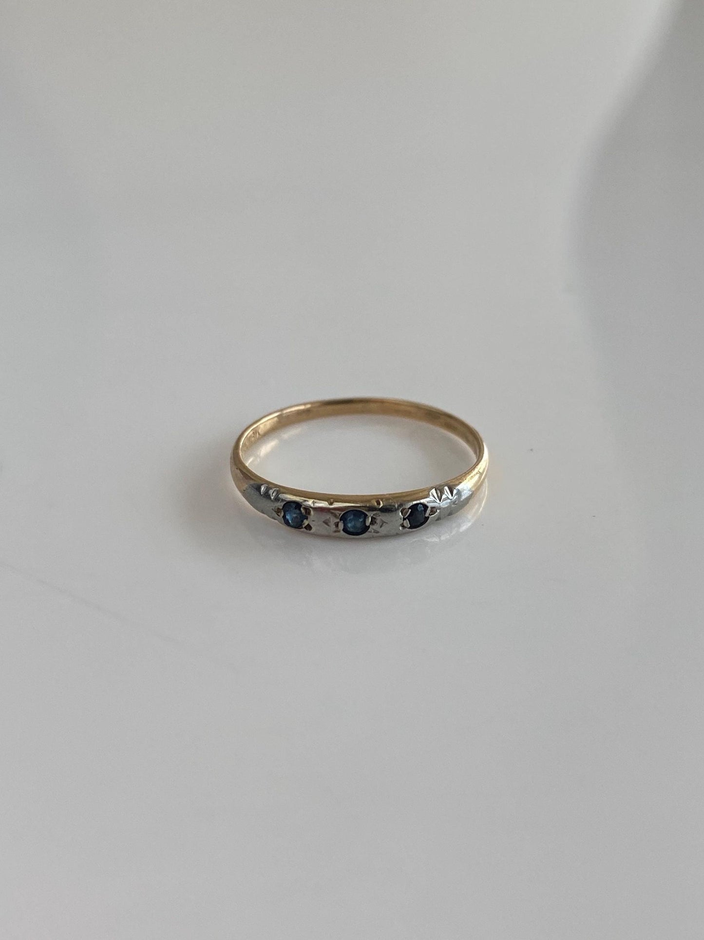 Vintage Solid 14k White & Yellow Gold Blue Spinel Ring Band - Size 5.25