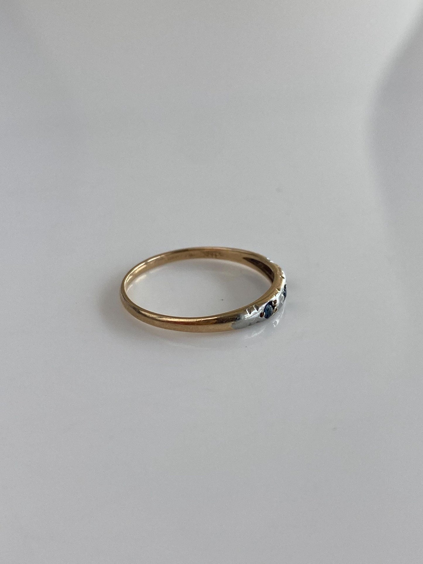 Vintage Solid 14k White & Yellow Gold Blue Spinel Ring Band - Size 5.25