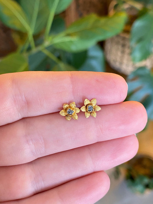 Vintage Solid 18k Yellow Gold Old Mine Cut Diamond Flower Stud Earrings