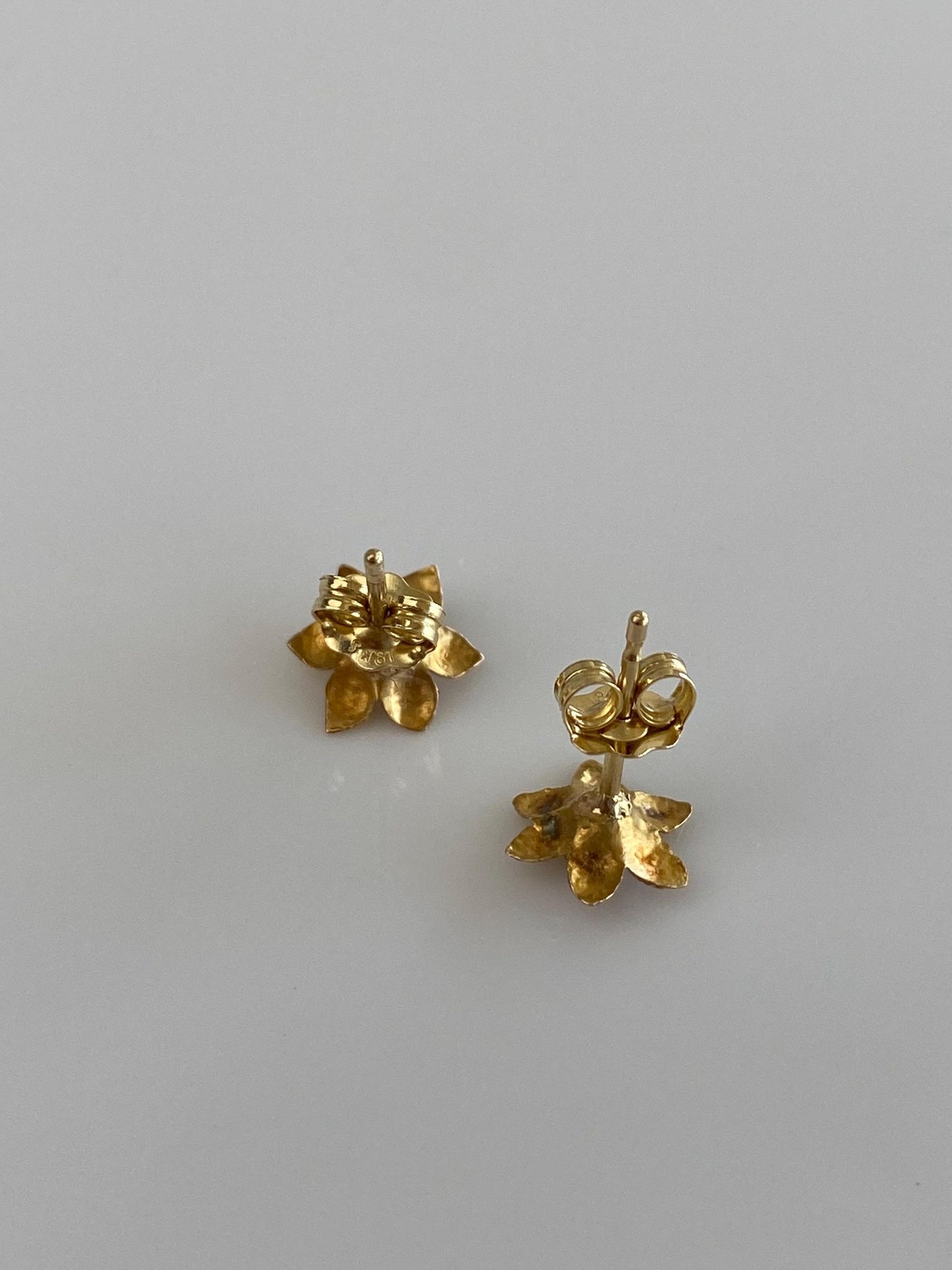 Vintage Solid 18k Yellow Gold Old Mine Cut Diamond Flower Stud Earrings