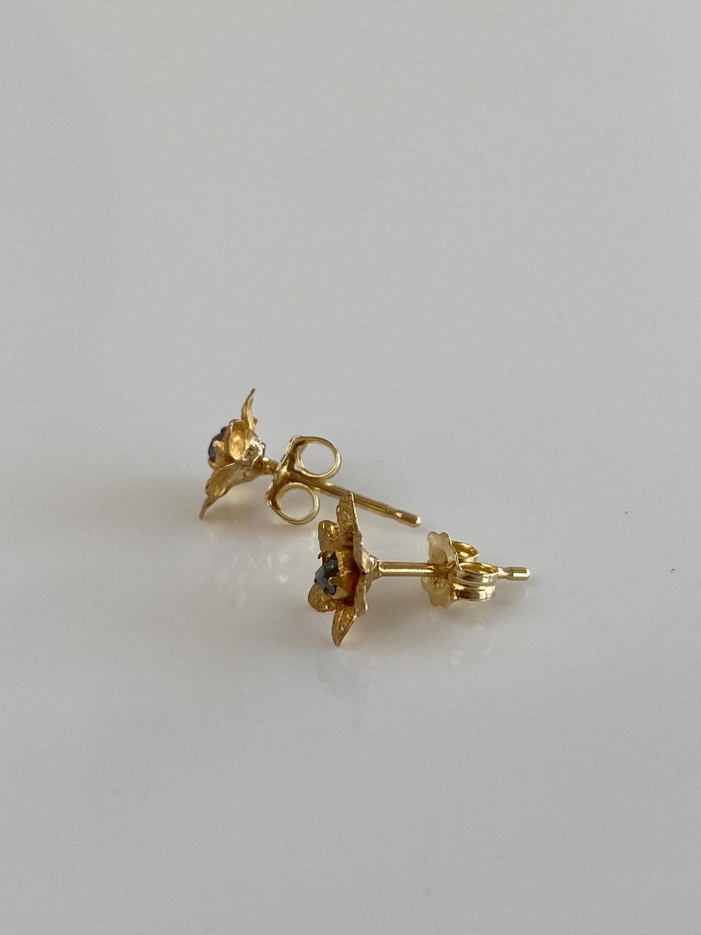 Vintage Solid 18k Yellow Gold Old Mine Cut Diamond Flower Stud Earrings
