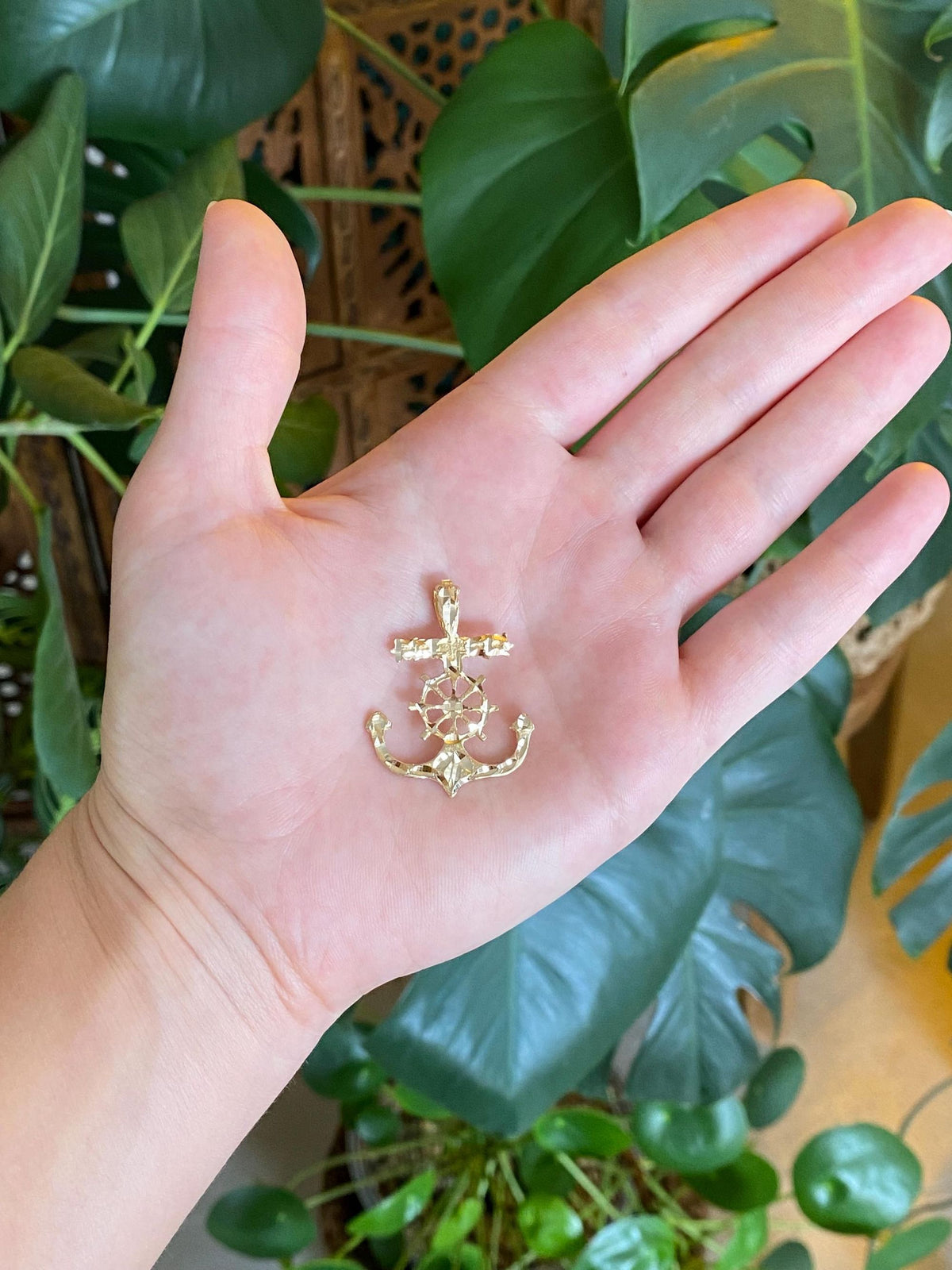 Vintage Solid 14k Yellow Gold Diamond Cut Anchor Helm Charm