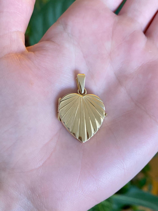 Vintage Solid 14k Yellow Gold Design Heart Locket Charm