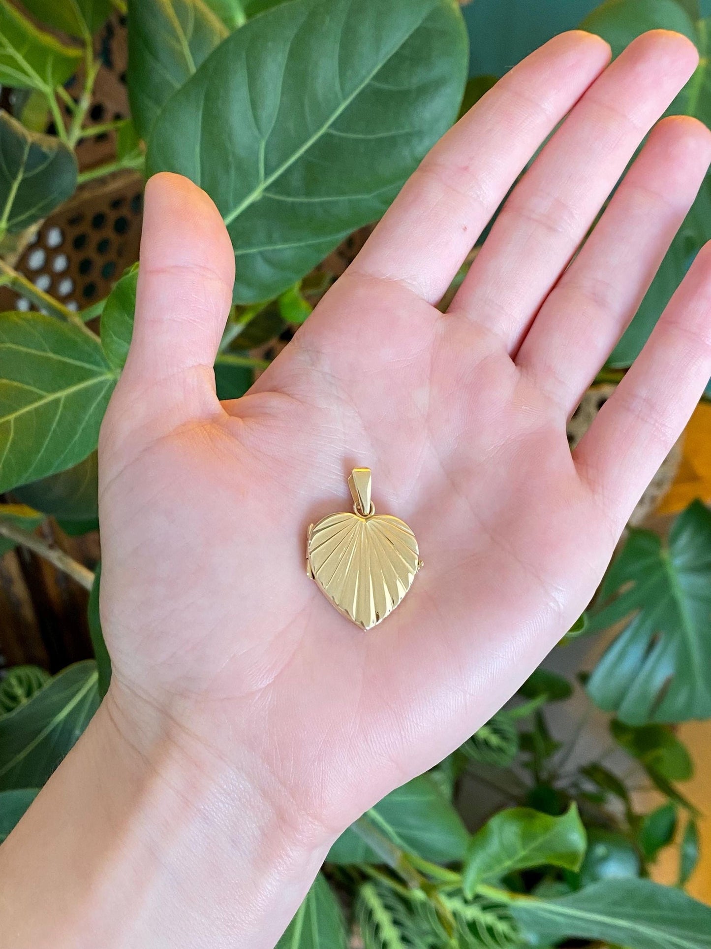 Vintage Solid 14k Yellow Gold Design Heart Locket Charm