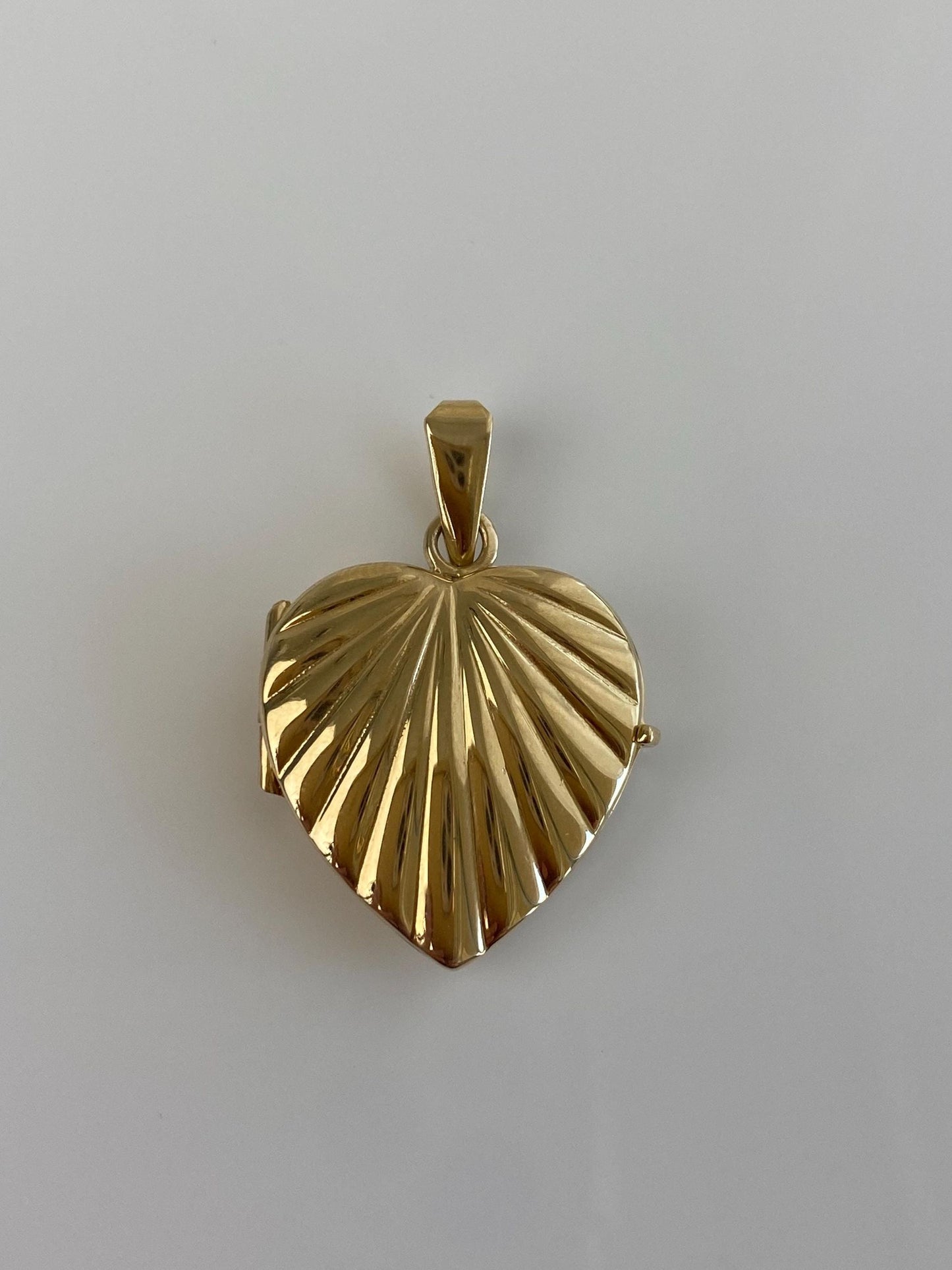 Vintage Solid 14k Yellow Gold Design Heart Locket Charm