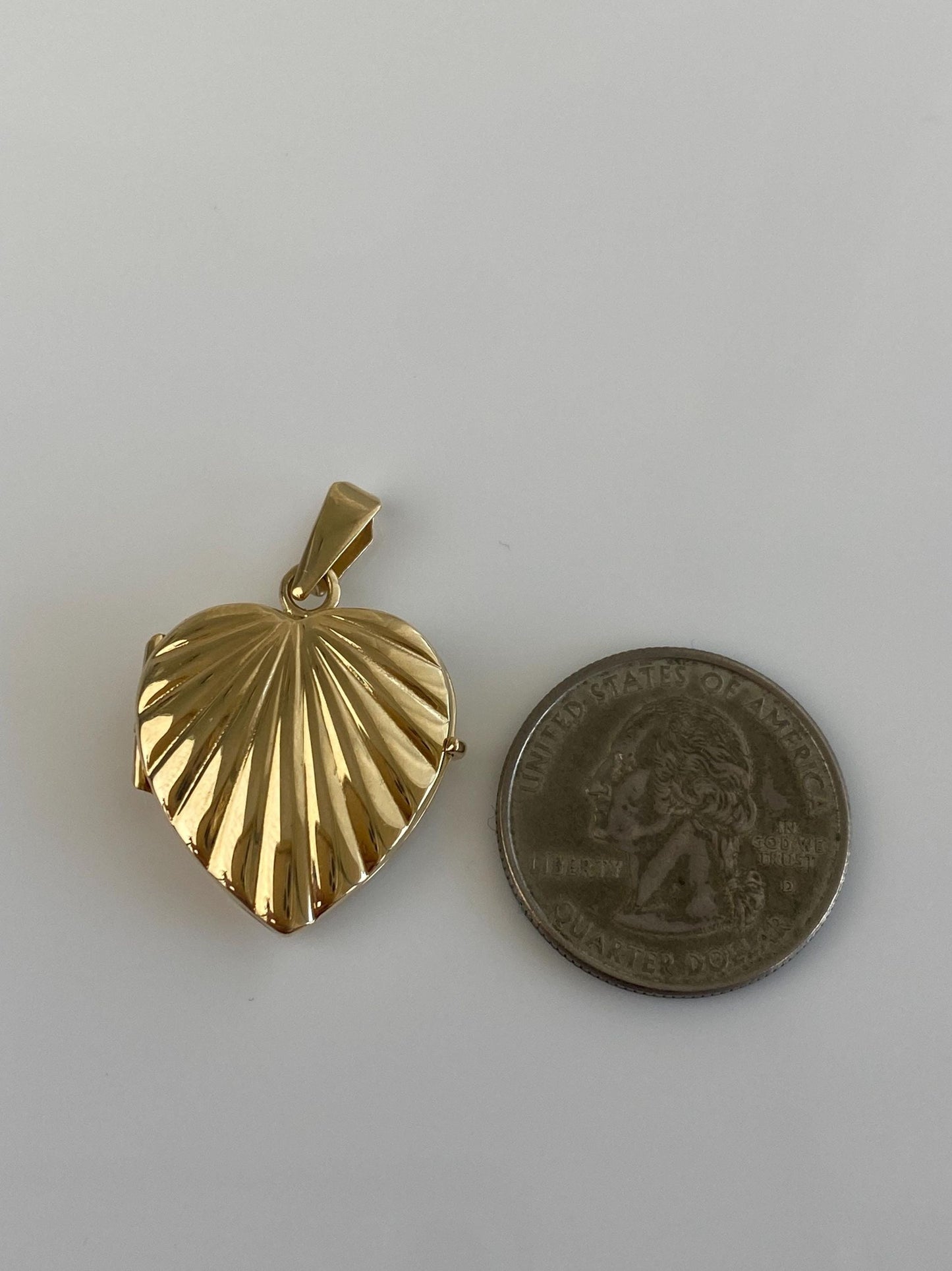 Vintage Solid 14k Yellow Gold Design Heart Locket Charm