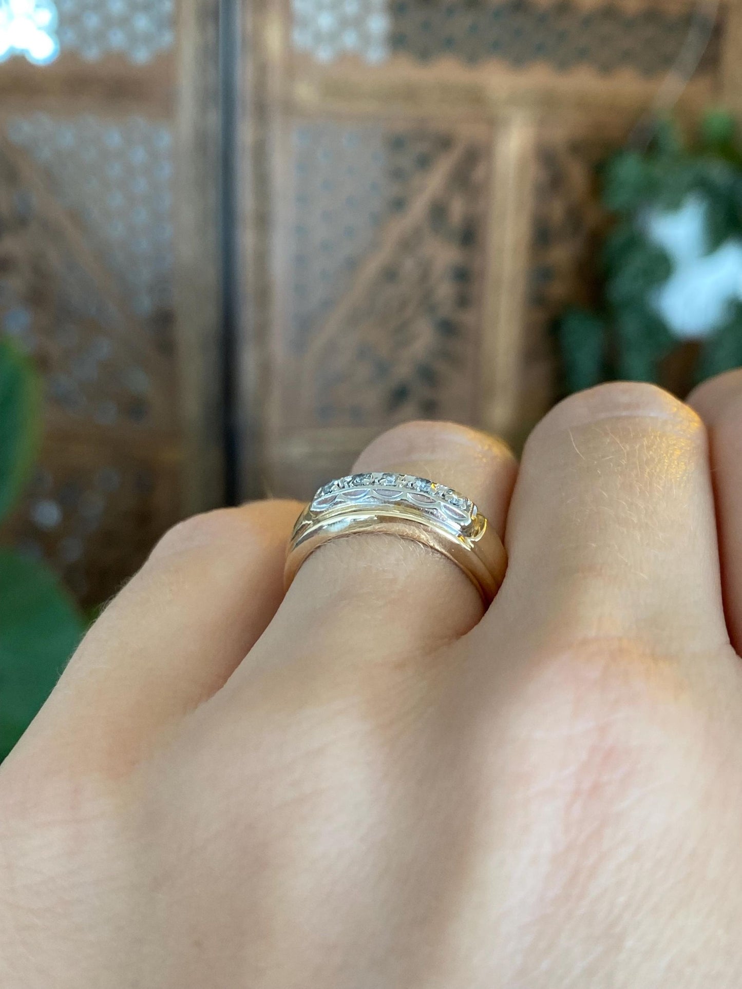 Vintage Solid 14k White & Yellow Gold Diamond Ring Band - Size 5.75