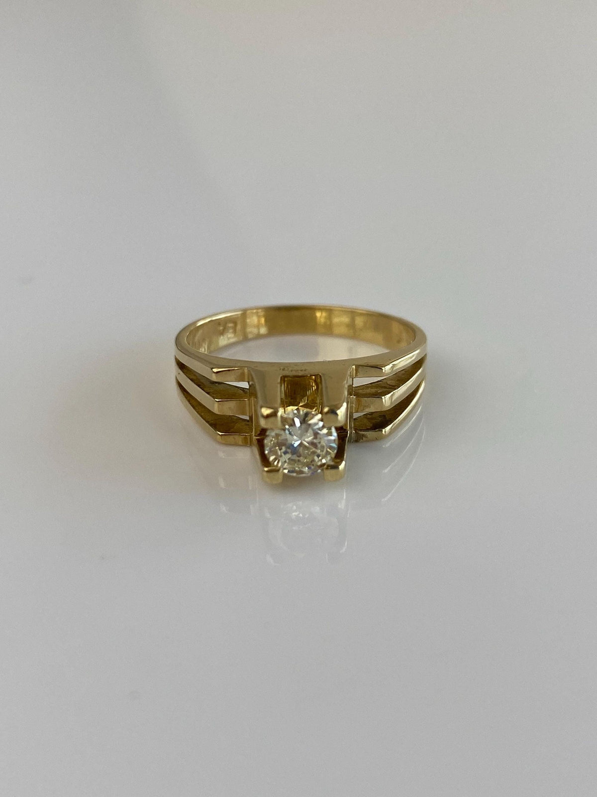 Vintage Solid 18k Yellow Gold Diamond Lined Ring - Size 7