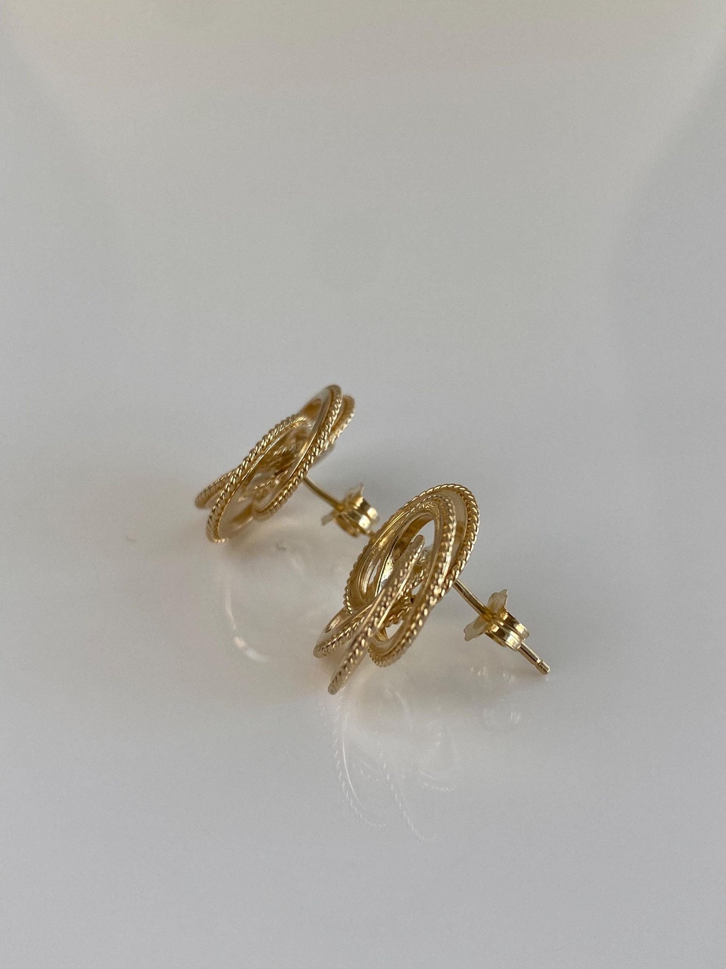 Vintage 14k Yellow Gold Knot Stud Earrings