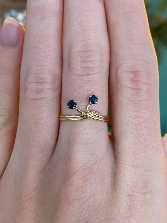 Vintage Solid 14k Yellow Gold Blue Spinel Tie Ring - Size 5.75