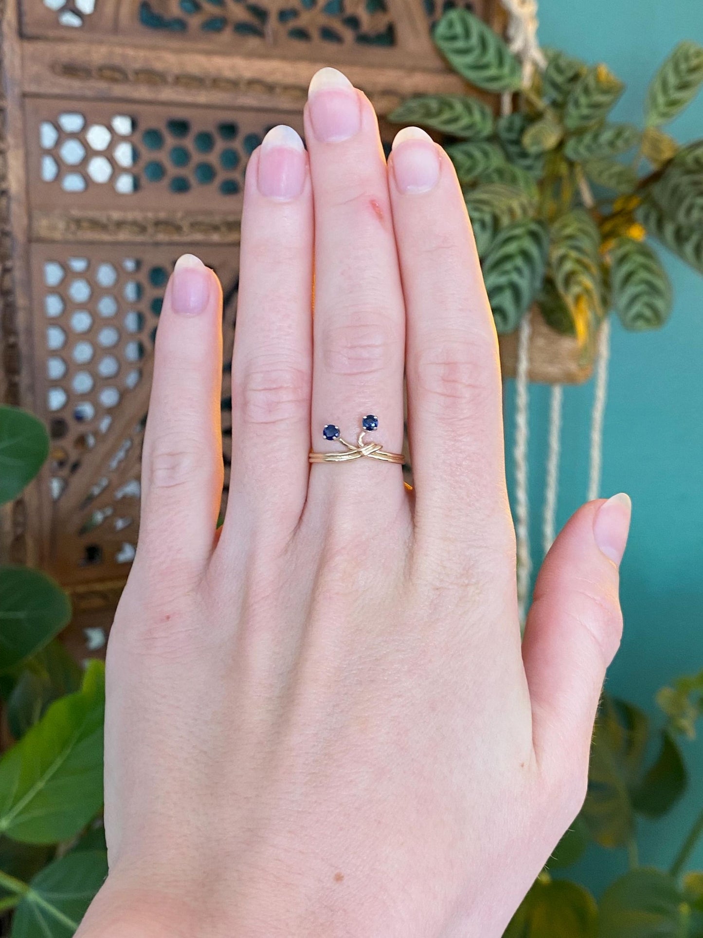 Vintage Solid 14k Yellow Gold Blue Spinel Tie Ring - Size 5.75