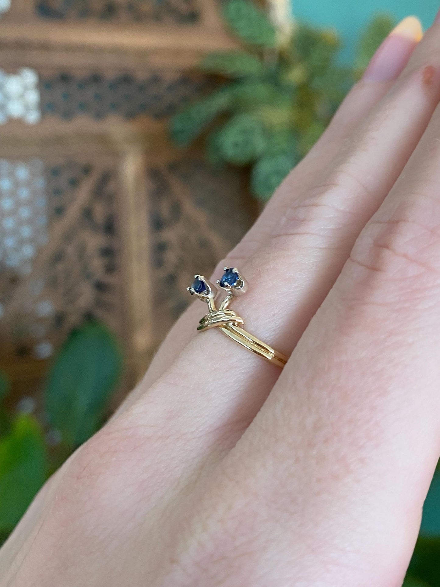Vintage Solid 14k Yellow Gold Blue Spinel Tie Ring - Size 5.75