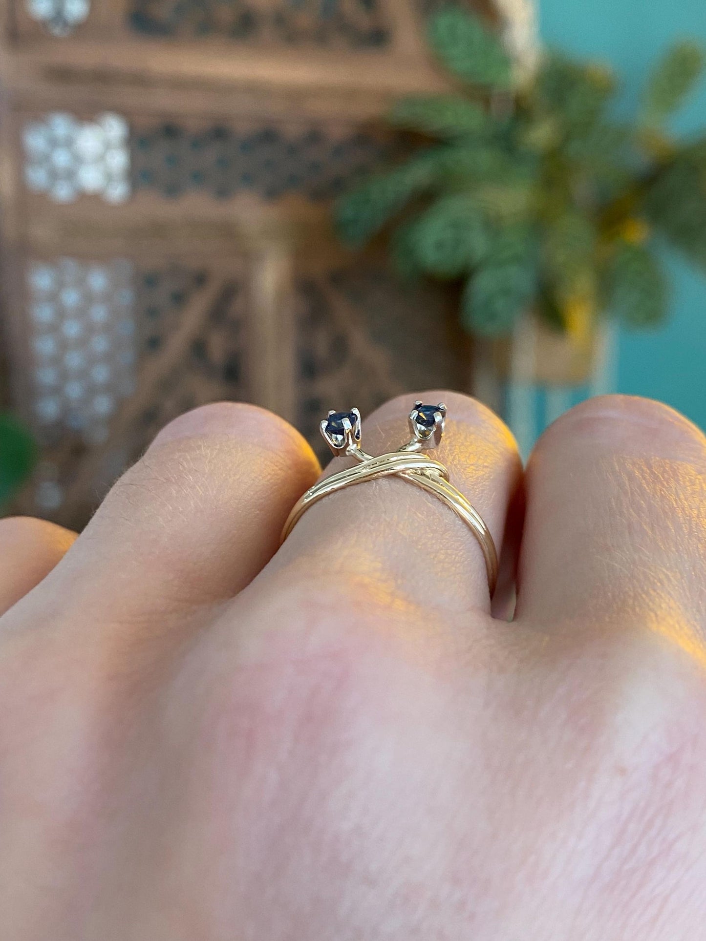 Vintage Solid 14k Yellow Gold Blue Spinel Tie Ring - Size 5.75