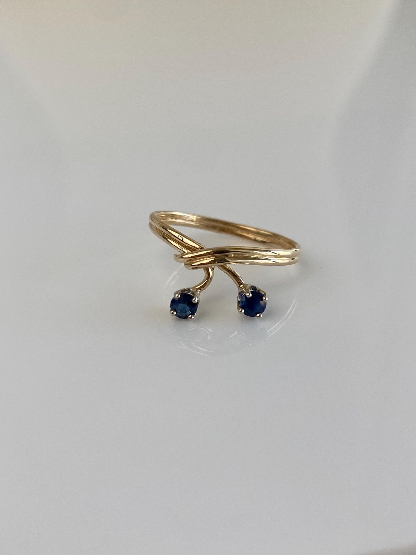 Vintage Solid 14k Yellow Gold Blue Spinel Tie Ring - Size 5.75