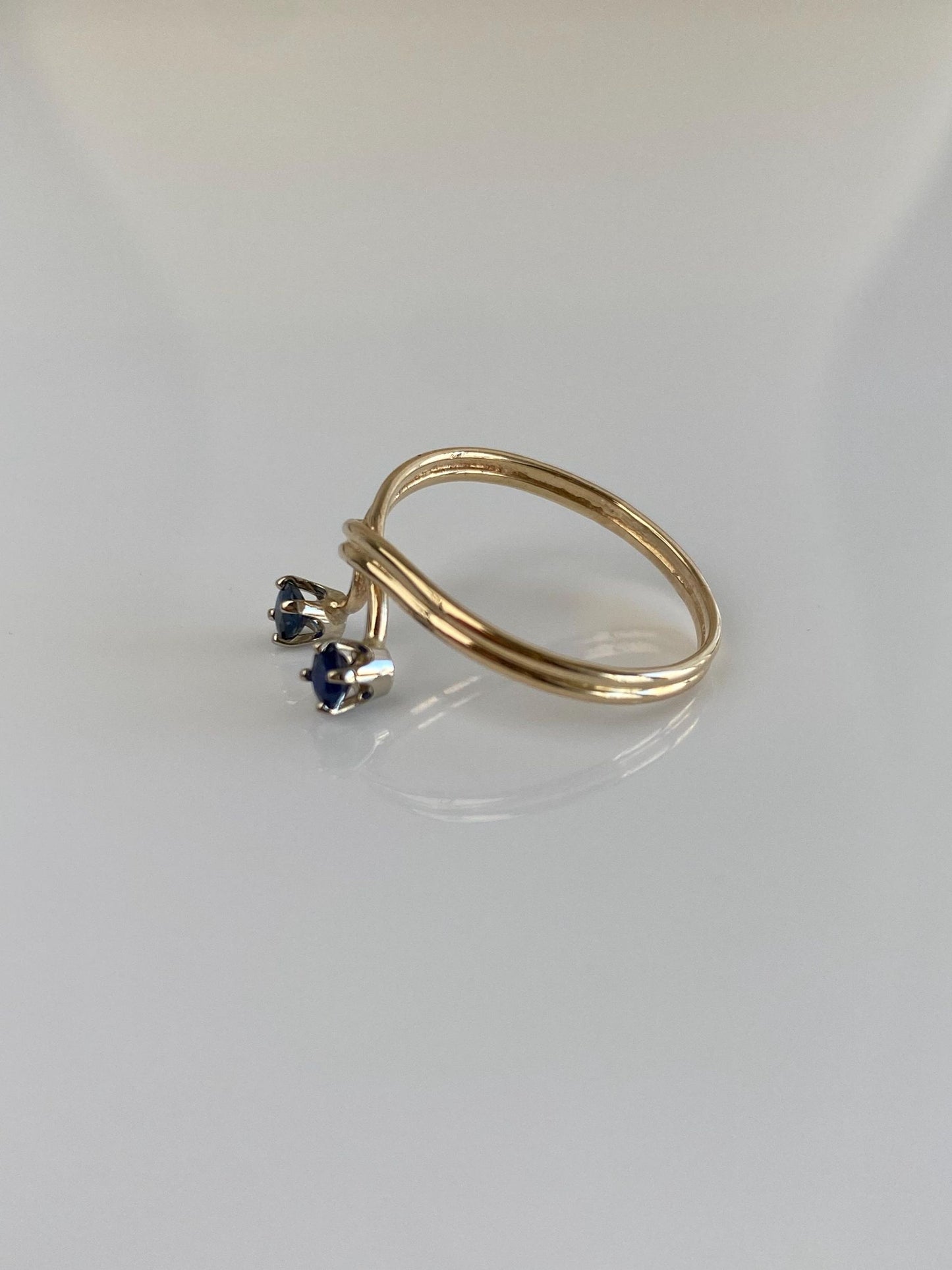 Vintage Solid 14k Yellow Gold Blue Spinel Tie Ring - Size 5.75