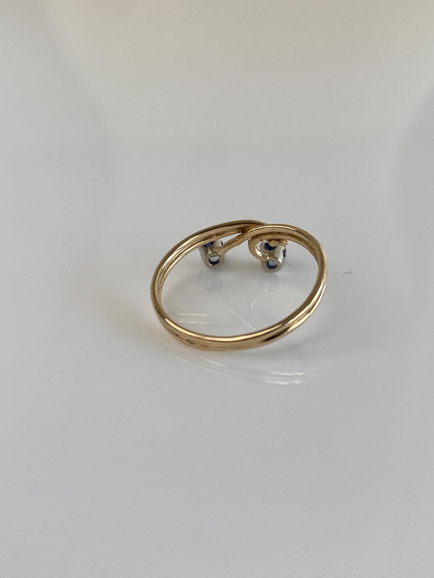 Vintage Solid 14k Yellow Gold Blue Spinel Tie Ring - Size 5.75