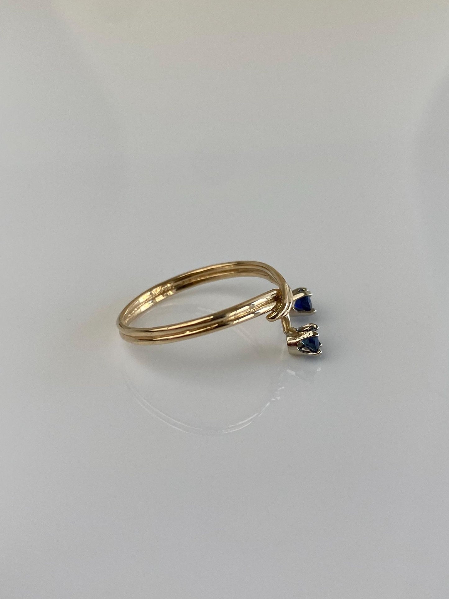 Vintage Solid 14k Yellow Gold Blue Spinel Tie Ring - Size 5.75
