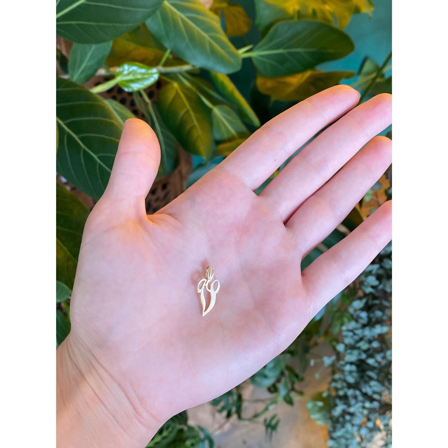 Vintage Solid 14k Yellow Gold Initial 'V' Charm