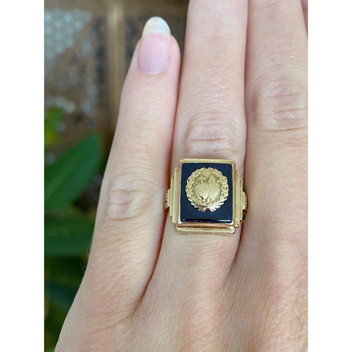 Vintage Solid 10k Yellow Gold Blue Spinel Sacred Heart Class Ring - Size 5.5