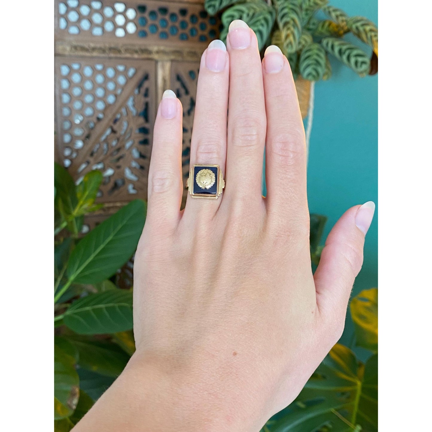 Vintage Solid 10k Yellow Gold Blue Spinel Sacred Heart Class Ring - Size 5.5