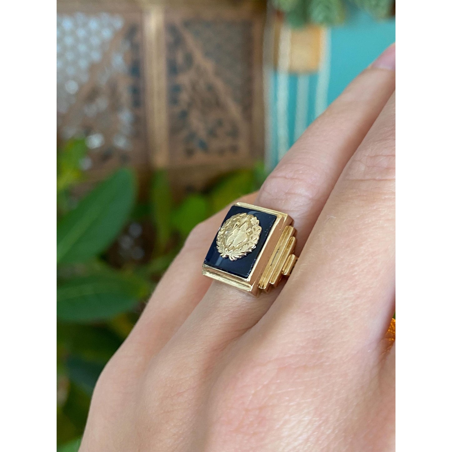 Vintage Solid 10k Yellow Gold Blue Spinel Sacred Heart Class Ring - Size 5.5