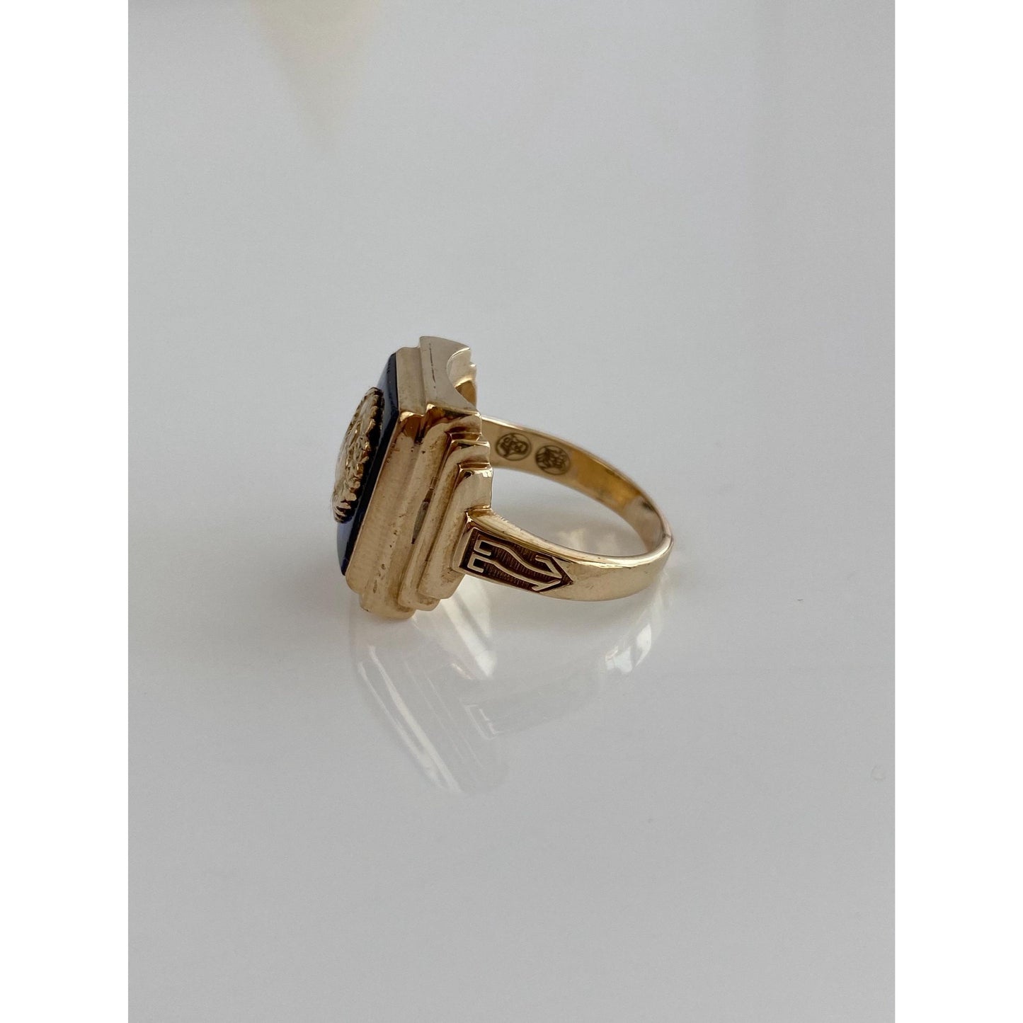 Vintage Solid 10k Yellow Gold Blue Spinel Sacred Heart Class Ring - Size 5.5