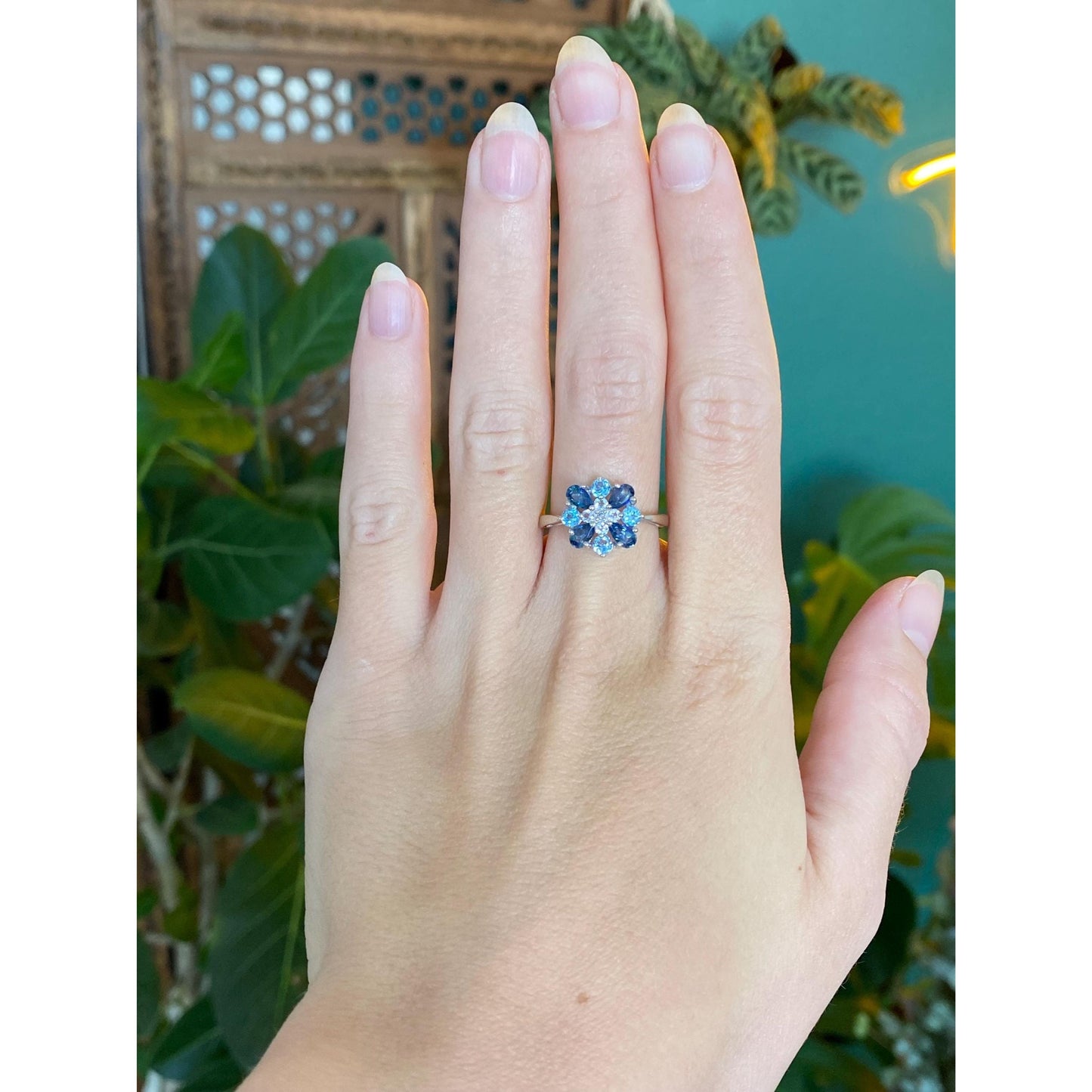 Vintage Solid 10k White Gold Clear & Blue Spinel Cluster Ring - Size 7
