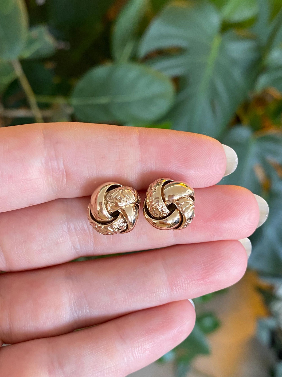Vintage 14k Yellow Gold Embossed Knot Stud Earrings