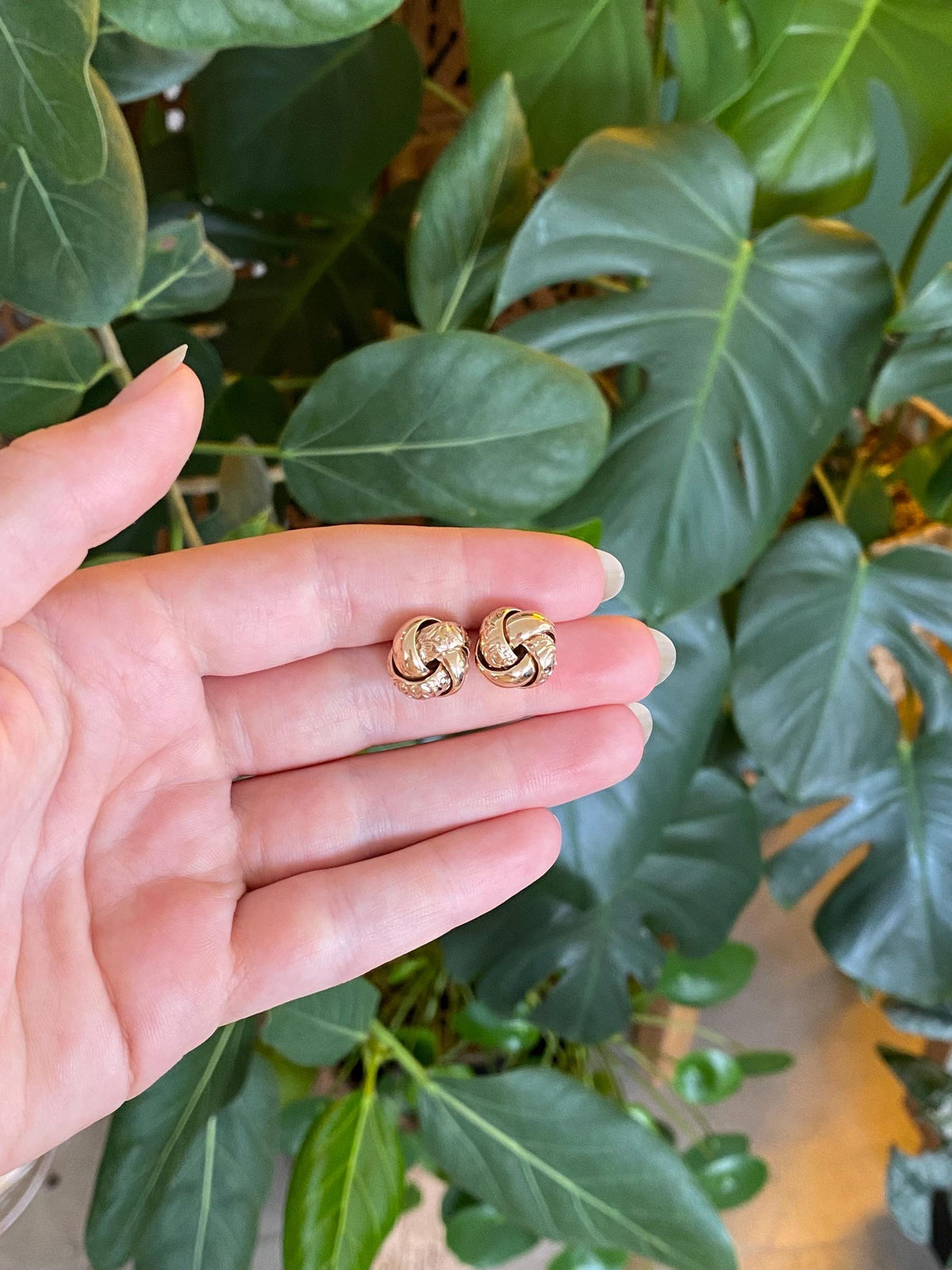 Vintage 14k Yellow Gold Embossed Knot Stud Earrings