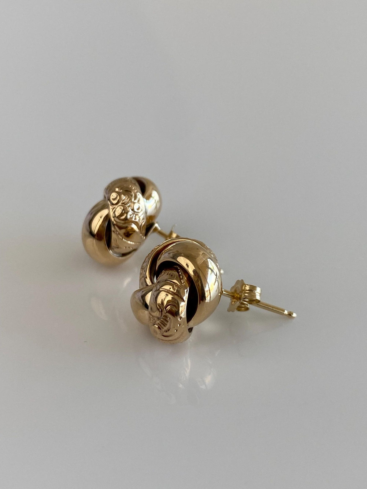 Vintage 14k Yellow Gold Embossed Knot Stud Earrings