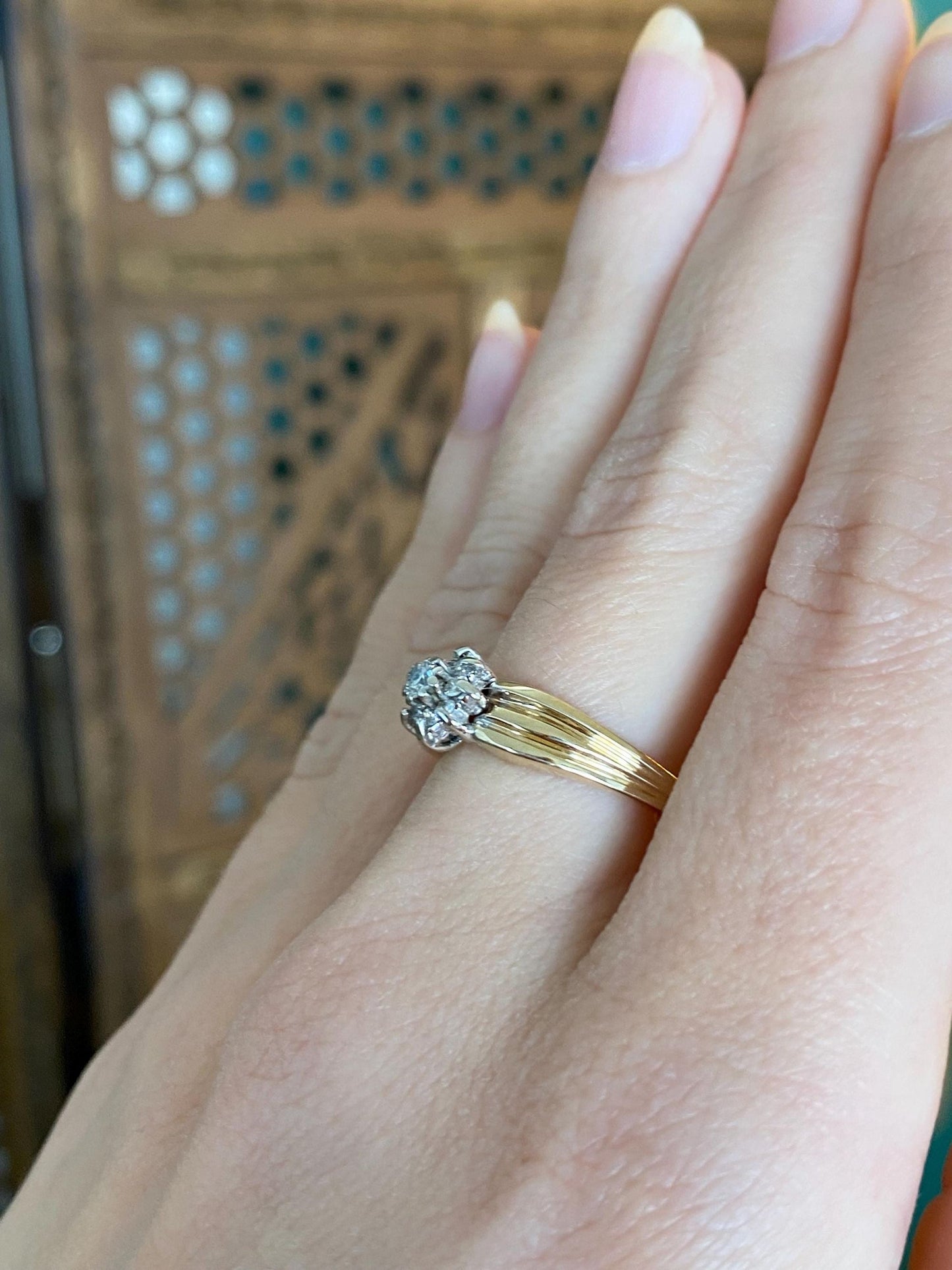 Vintage Solid 14k Yellow Gold Diamond Flower Ring - Size 7