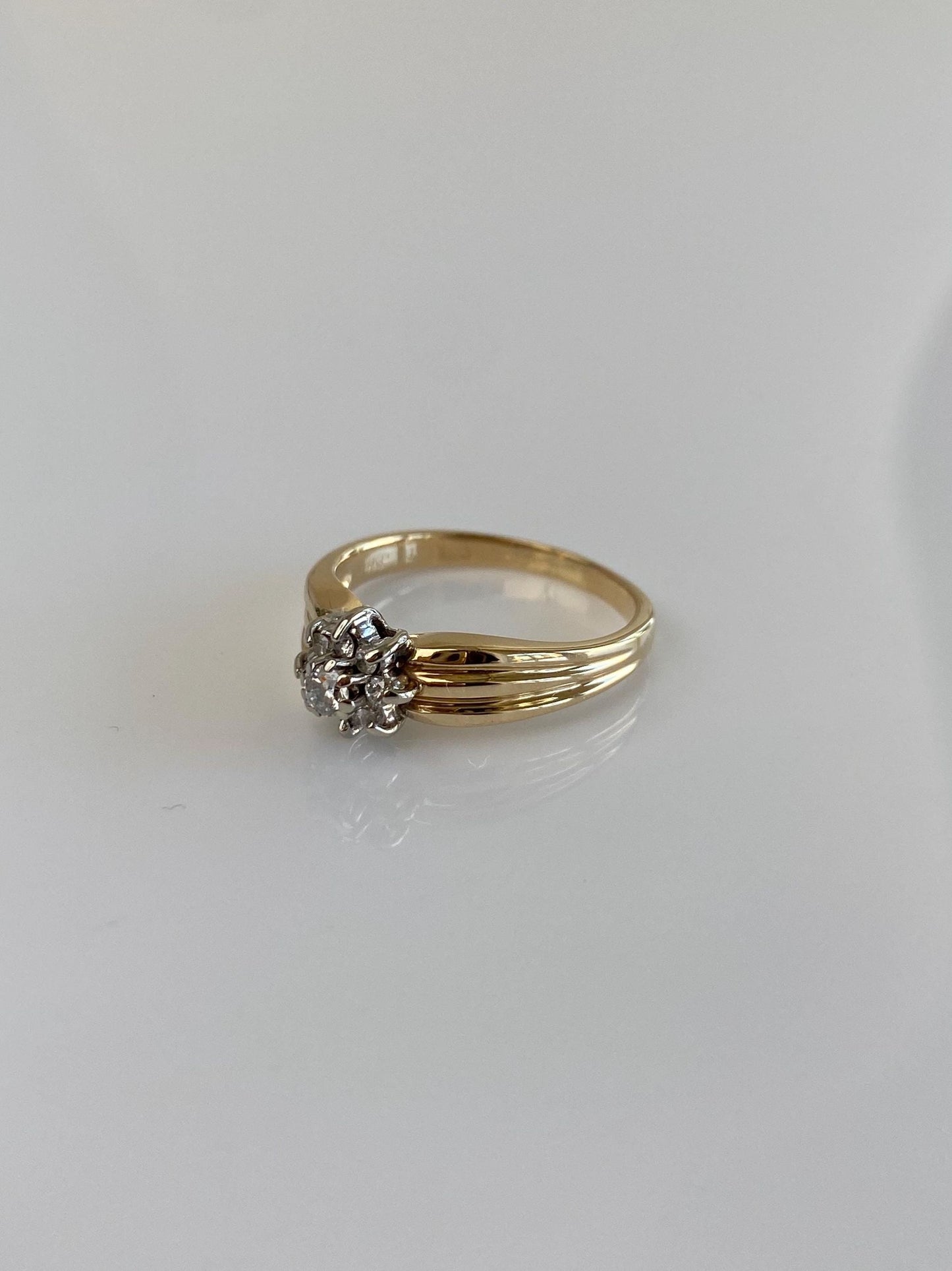 Vintage Solid 14k Yellow Gold Diamond Flower Ring - Size 7