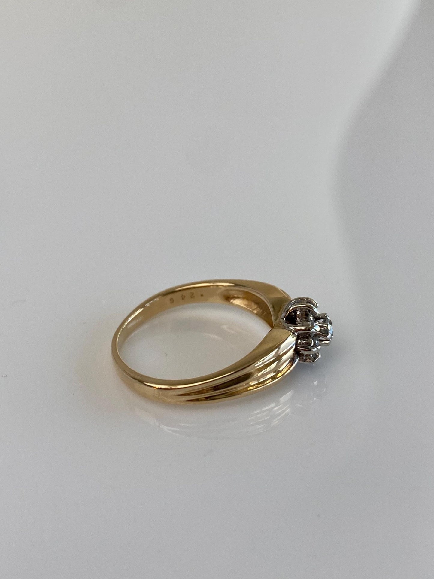 Vintage Solid 14k Yellow Gold Diamond Flower Ring - Size 7
