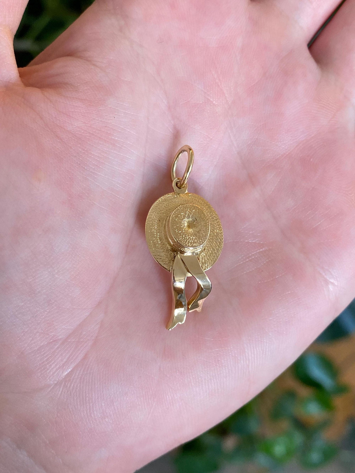 Vintage Solid 18k Yellow Gold Ribbon Hat Charm