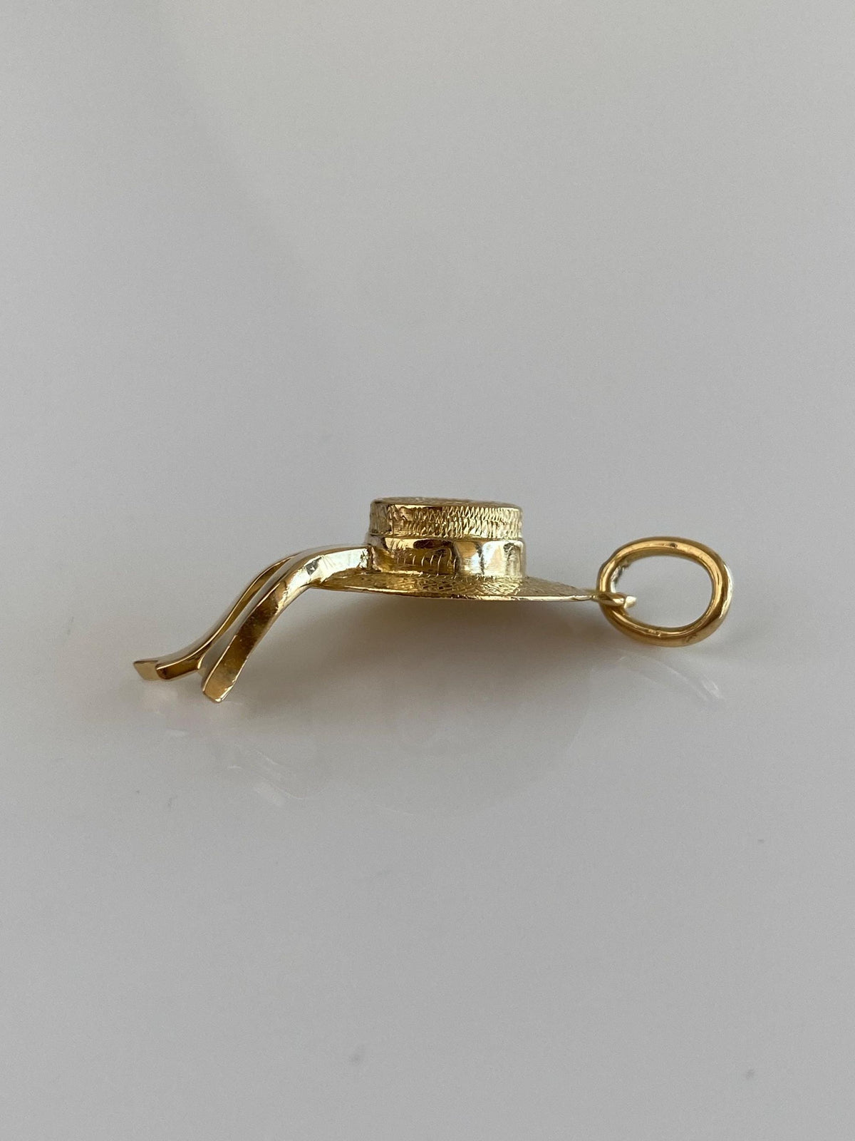 Vintage Solid 18k Yellow Gold Ribbon Hat Charm
