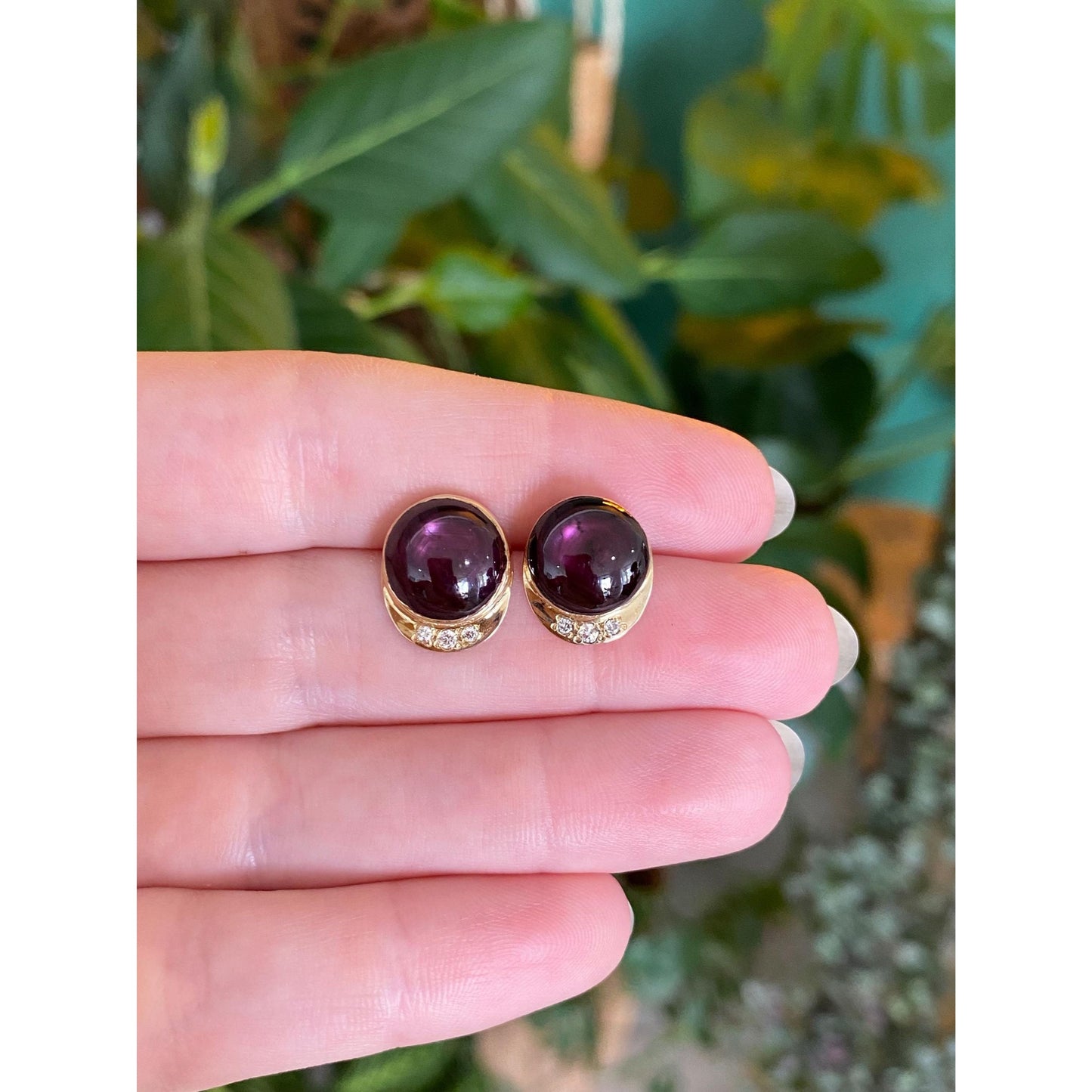 Vintage Solid 14k Yellow Gold Diamond Star Sapphire Stud Earrings