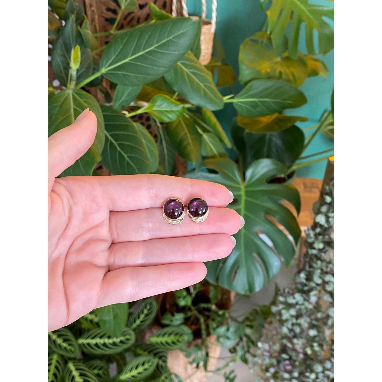 Vintage Solid 14k Yellow Gold Diamond Star Sapphire Stud Earrings