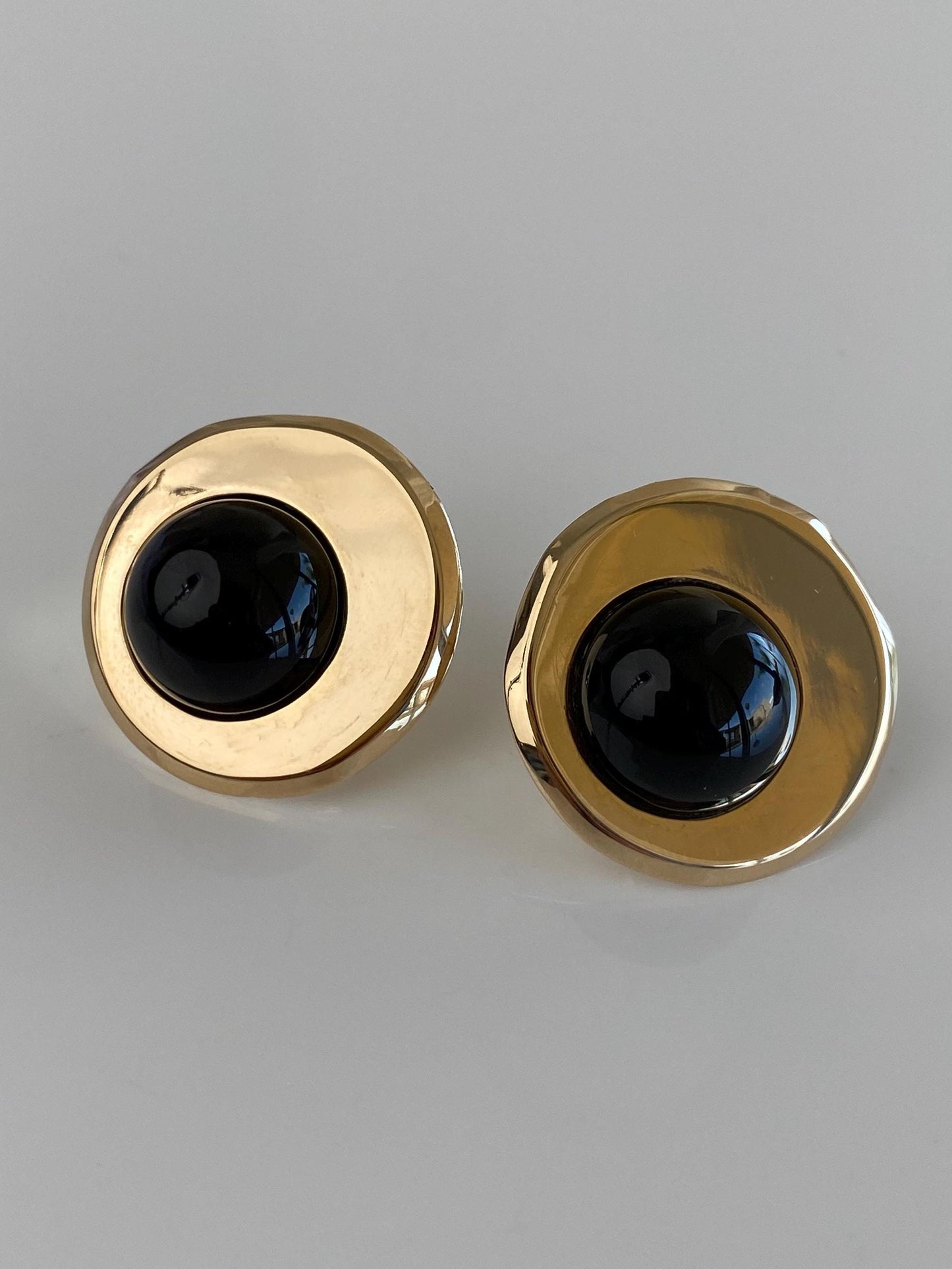 Vintage Solid 14k Yellow Gold Black Onyx Cabochon Circle Drop Earrings