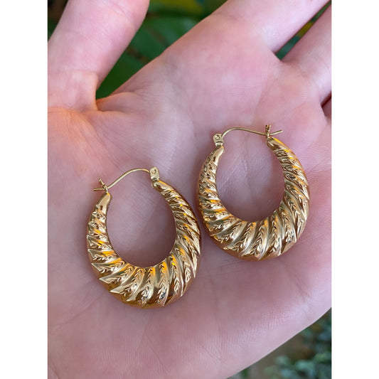 Vintage 14k Yellow Gold Diamond Cut Scalloped Hoop Earrings