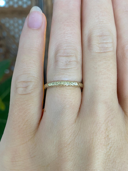 Vintage Solid 14k Yellow Gold Designed Ring Band - Size 5.75