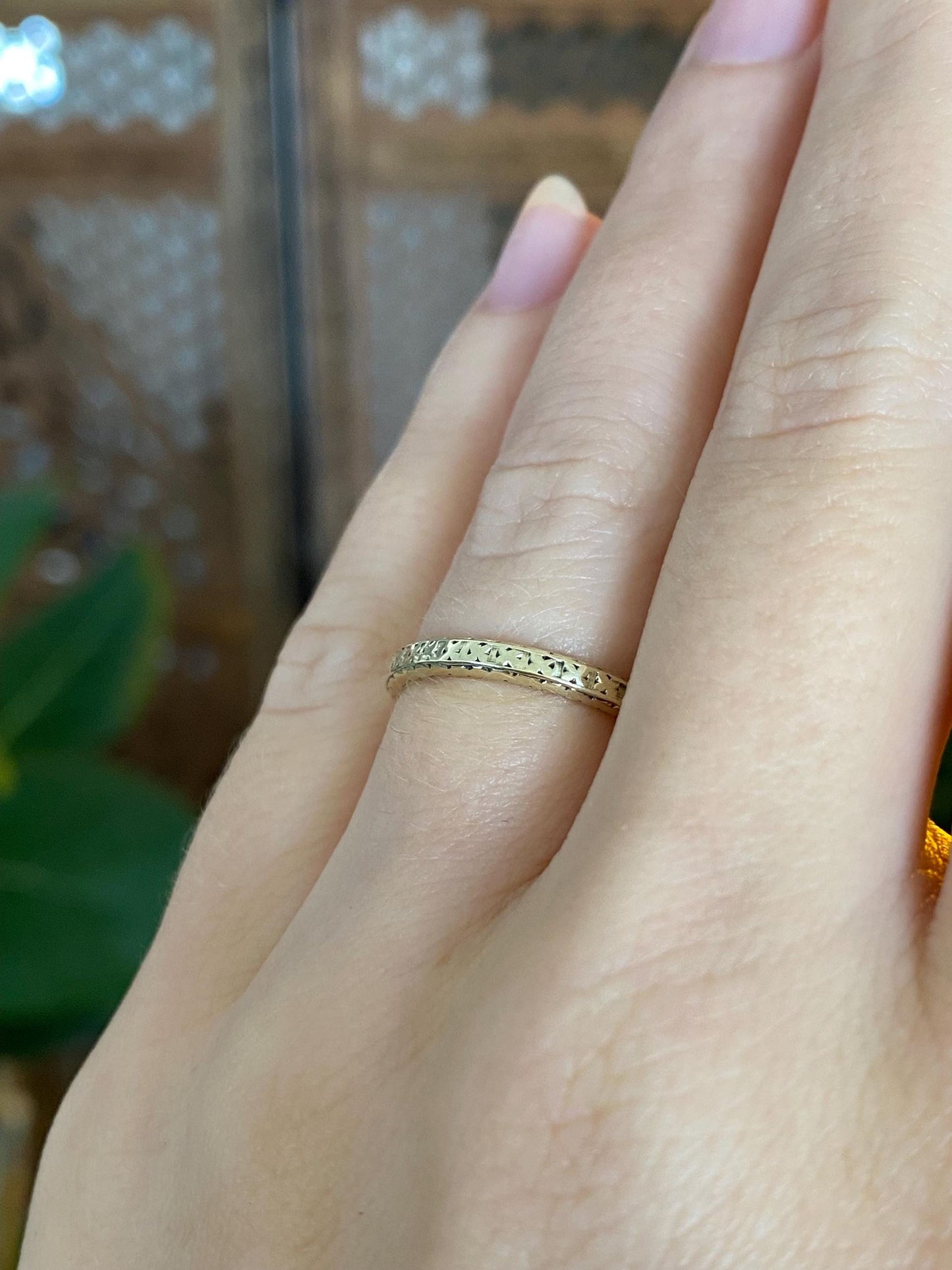 Vintage Solid 14k Yellow Gold Designed Ring Band - Size 5.75