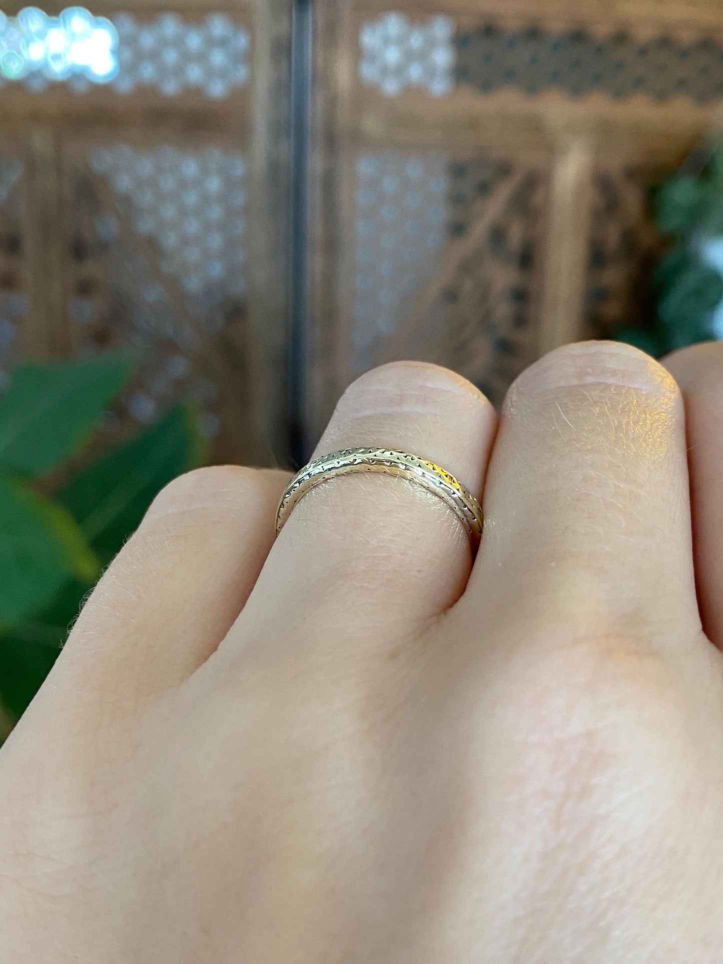 Vintage Solid 14k Yellow Gold Designed Ring Band - Size 5.75