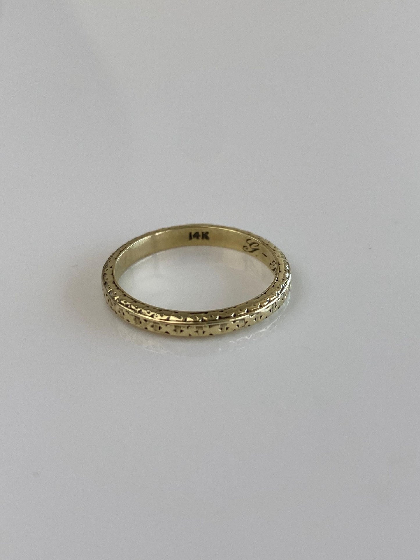 Vintage Solid 14k Yellow Gold Designed Ring Band - Size 5.75
