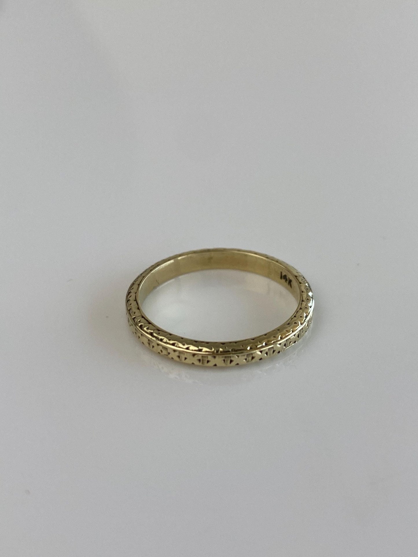 Vintage Solid 14k Yellow Gold Designed Ring Band - Size 5.75