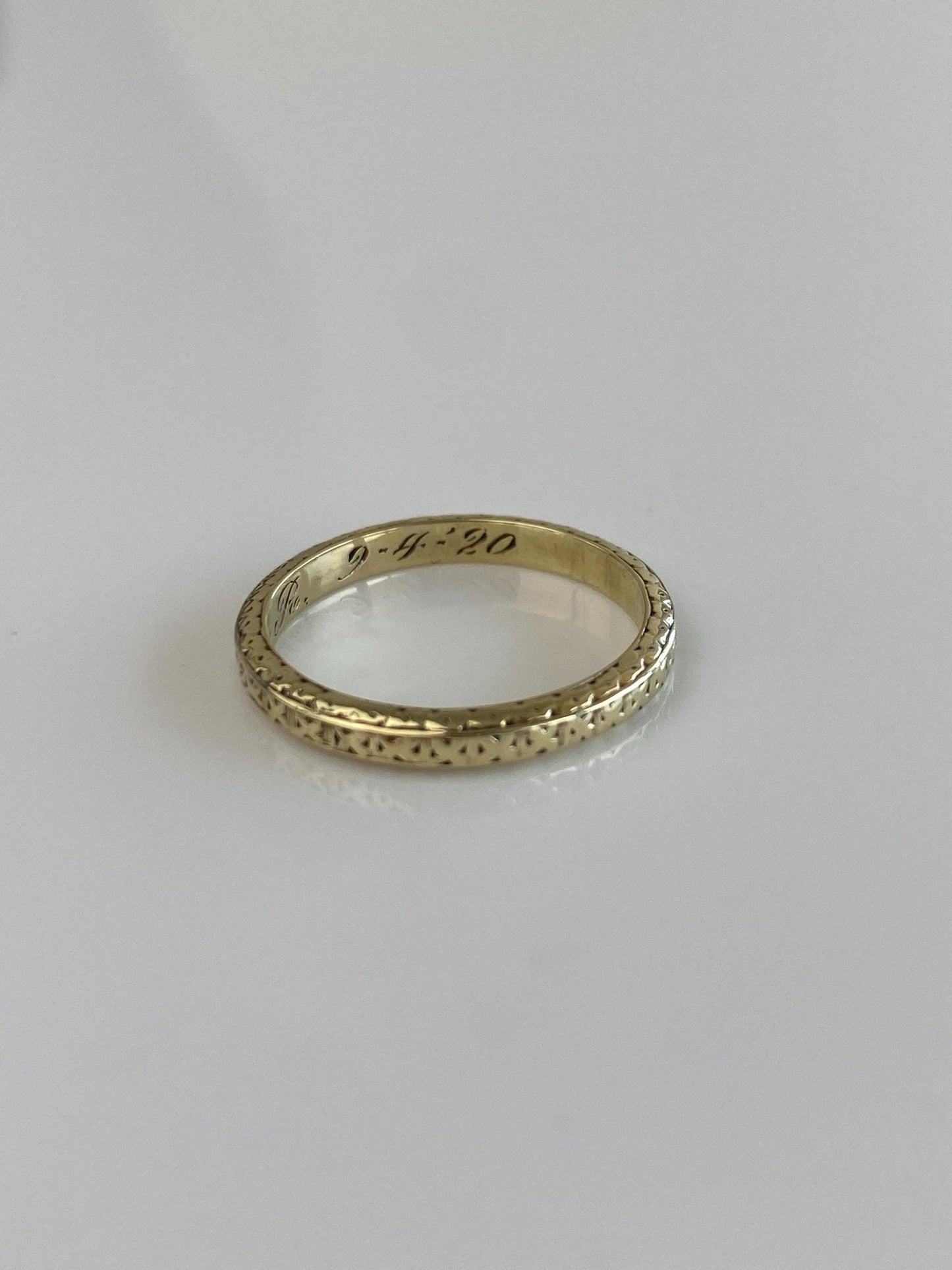 Vintage Solid 14k Yellow Gold Designed Ring Band - Size 5.75